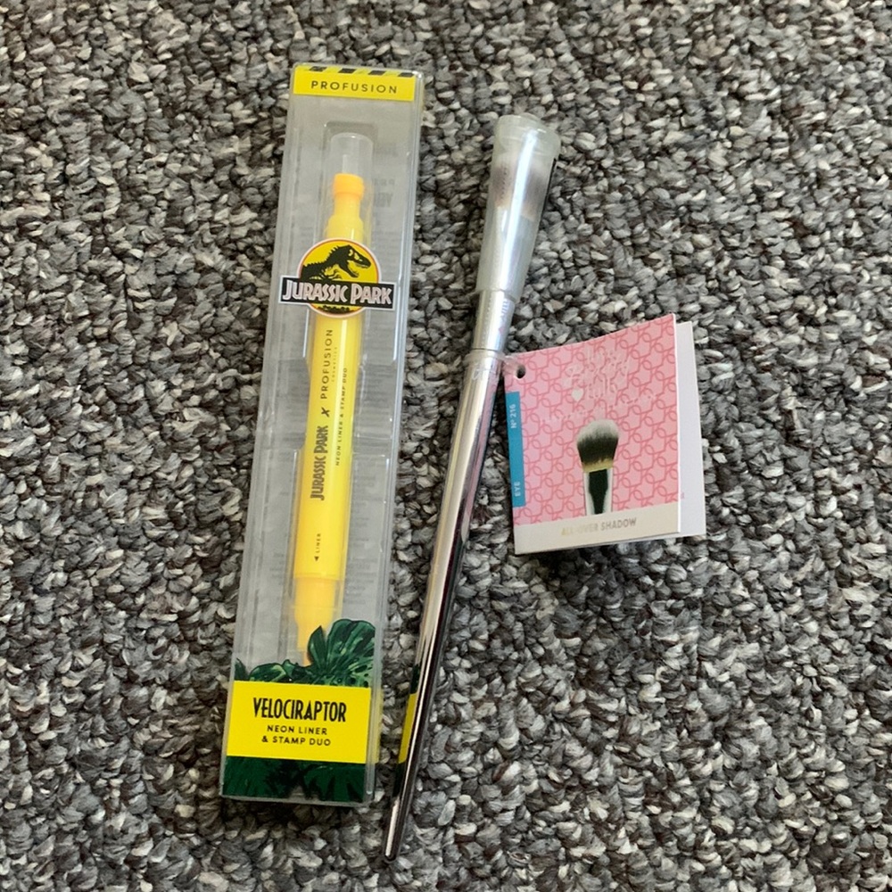 Profusion eyeliner and brush